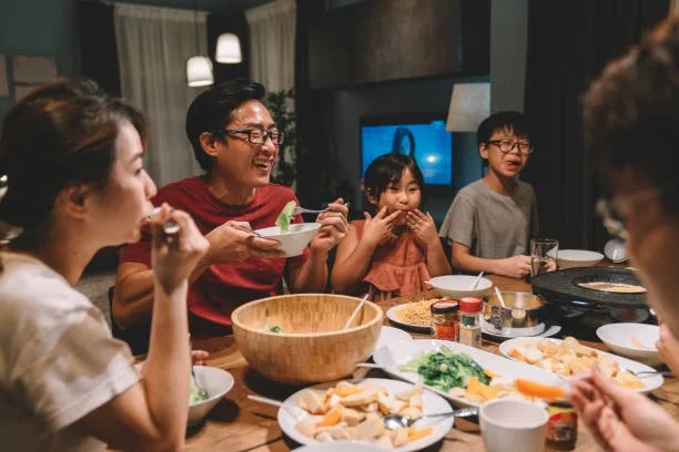 东亚小孩骨子里的愧疚是如何来的？为何中国的父母总是苦大仇深？