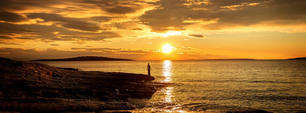 Warm ocean sunset, making room for healing emotions in AEDP therapy